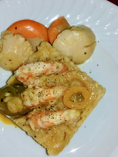 Una foto de Risotto de vieiras y langostinos con Prosecco