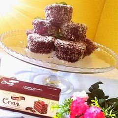 A picture of Lamingtons.