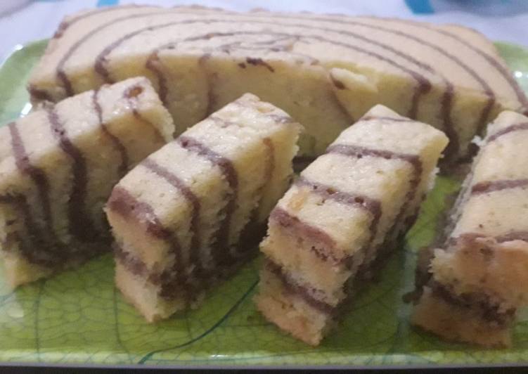 Cinnamon zebra cake