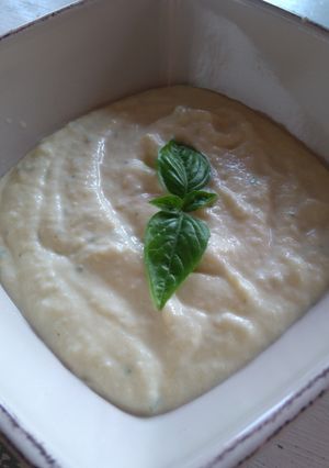 Une photo de Velouté froid courgettes basilic