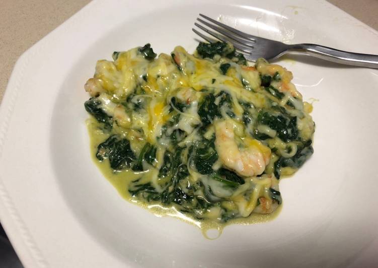 Espinacas con gambas y queso