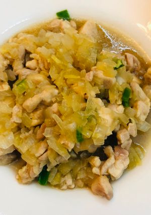 Hình của món Lườn gà xào hành tây.