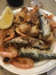 Una foto de Fritada en tempura 🦑🐟🦐