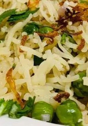 A picture of Peas and brown onion pulao.