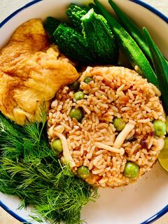 รูปของ ข้าวผัดน้ำพริกเผาแม่ใส่เห็ดมะเขือพวง🌶️🧄🍳 คู่ไข่เจียว🥚