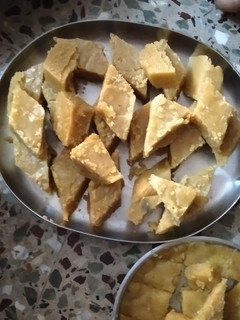 மைசூர் பாகு (Mysore pak recipe in tamil) செய்முறை முக்கிய புகைப்படம்