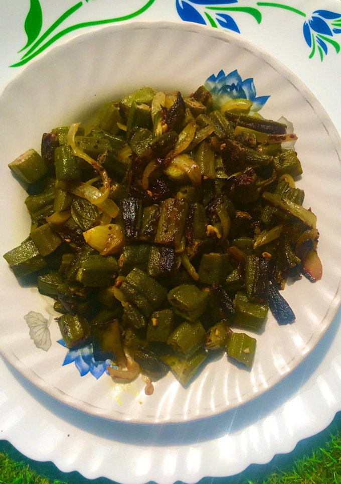 प्याज़ और भिंडी की सब्ज़ी(pyaz aur bhindi ki recipe in hindi) रेसिपी मुख्य फोटो