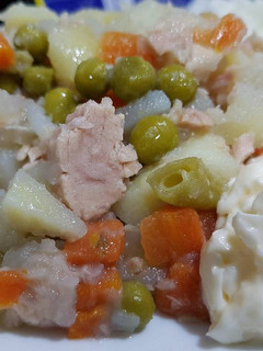 Una foto de Ensalada de verduras con mayonesa!!!😋😋