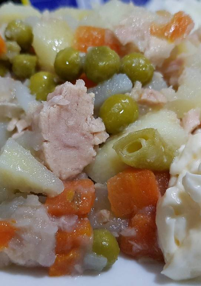 Una foto de Ensalada de verduras con mayonesa!!!😋😋