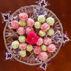 A picture of Coconut Ladoo.