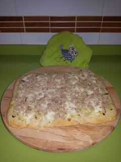 Una foto de Coca de cebolla, mozzarella y atún con thermomix