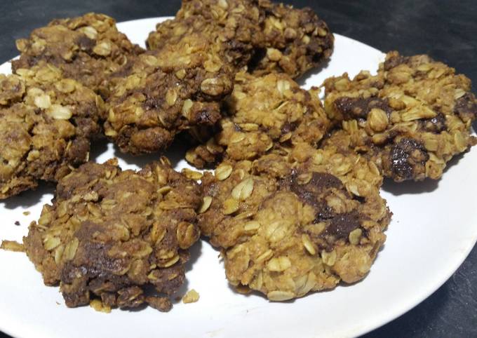 Sticky chocolate chip and ginger cookies