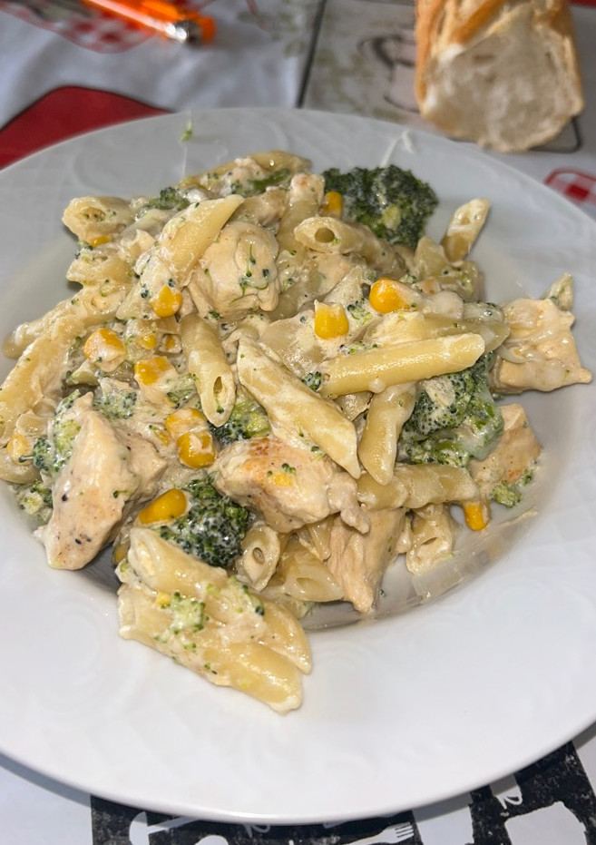 Una foto de Pasta con brócoli