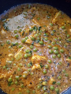 A picture of Matar paneer.