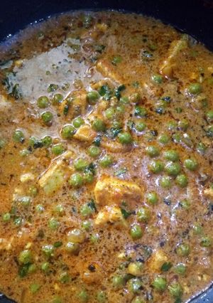 A picture of Matar paneer.