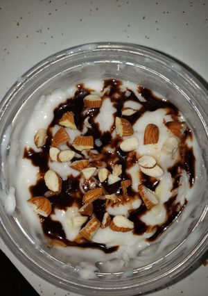 A picture of Almond joy overnight oats.
