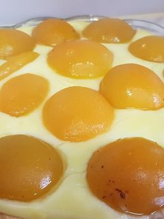 O poză a rețetei Tartă cu caise și cremă de vanilie.