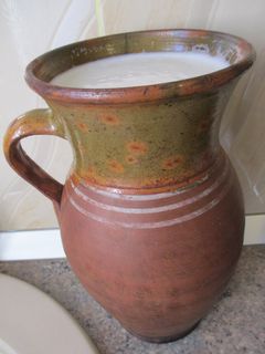 Una foto de Kéfir casero de leche de la granja