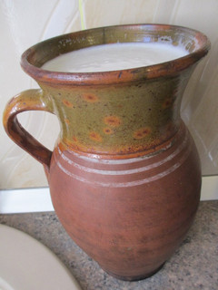 Una foto de Kéfir casero de leche de la granja