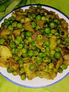 सलोनी (मटर आलू) फ्राई (Saloni /matar aloo fry recipe in Hindi) रेसिपी मुख्य फोटो