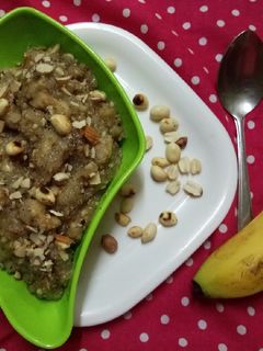 केला और मूँगफली का हलवा (Kela aur moongfali ka halwa recipe in Hindi) रेसिपी मुख्य फोटो