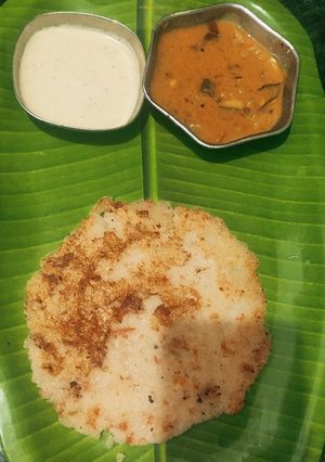 स्ट्रीट फूड रवा उत्तपम सांबर (Street Food rava uttapam sambar recipe in hindi) रेसिपी मुख्य फोटो