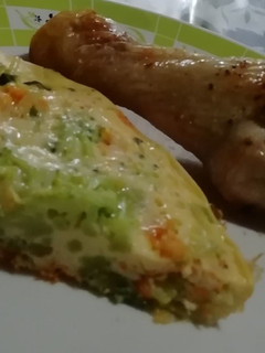 Una foto de Acompañamiento liviano: tortilla de verduras varias