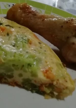 Una foto de Acompañamiento liviano: tortilla de verduras varias