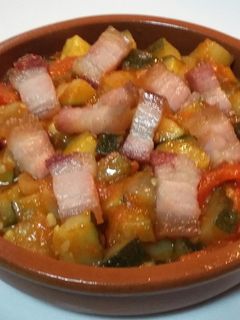 Una foto de Calabacín al curry con torreznos