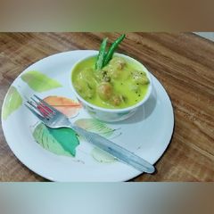 A picture of Kadhi bhajiya.