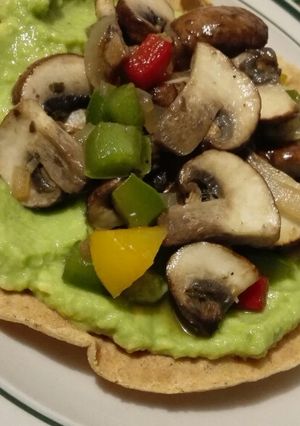 Una foto de Tostada con champiñones