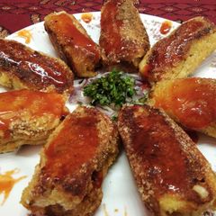 A picture of Paneer potato stuffed breadrolls.