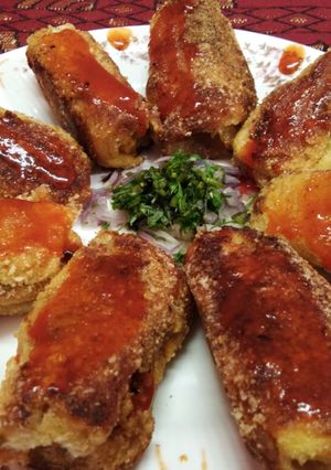 A picture of Paneer potato stuffed breadrolls.
