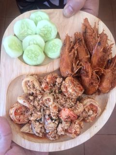 รูปของ ลาบหมูทะเลหัวกุ้งทอดกรอบ