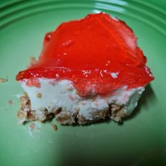 A picture of Strawberry Fridge Tart.