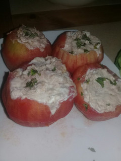 Una foto de Tomates rellenos con atún a la mayo