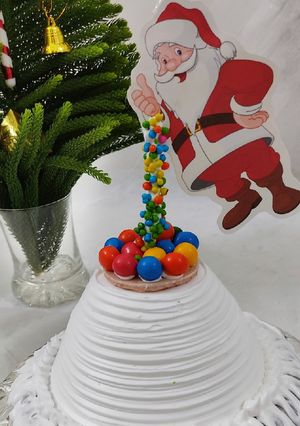 કેન્ડી ફલૉ કેક (Candy Flow Cake Recipe In Gujarati) રેસીપી મુખ્ય ફોટો