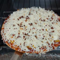 A picture of Vegetables cheese pizza.