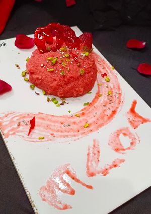 स्ट्रॉबेरी हलवा (Strawberry Halwa recipe in Hindi) रेसिपी मुख्य फोटो