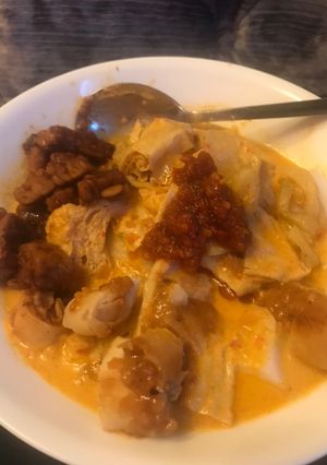 A picture of Lontong Sayur.