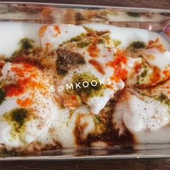 Dahi Vada / Dahi Bhalla A picture of Dahi Vada / Dahi Bhalla.
