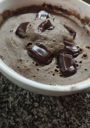 Una foto de Mug cake de banana, avena y algarroba
