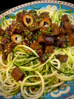 Una foto de Espaguetis de calabacín con tempeh y berenjena