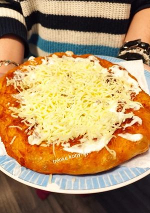 Kefíres burgonyás lángos recept fotója