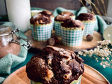 Muffins de cacao con pepitas de chocolate blanco