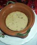 Tamal de cazuela prehispánico de hongos, cebolla, epazote,  cacahuate con masa blanca. Comida vegana