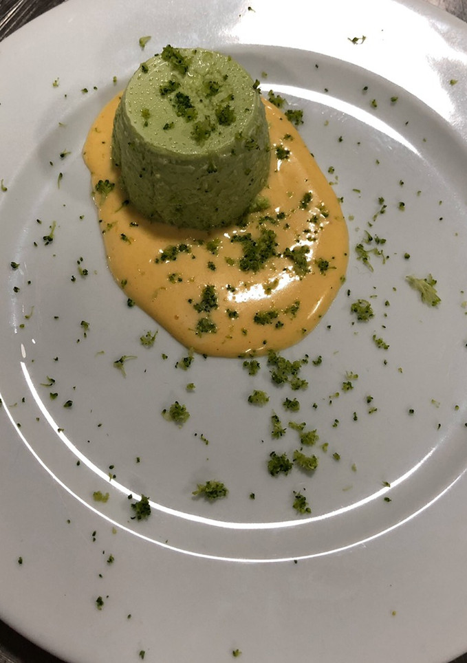 Una foto de Mousse de brócoli a la salsa de limón