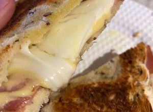 Una foto de Sándwich mixto especial!