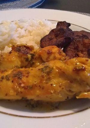 Una foto de Pollo a la mostaza y maple