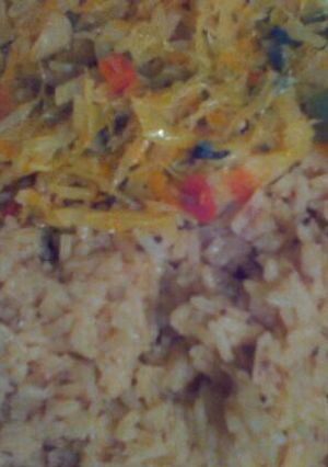A picture of Pilau served with cabbage.